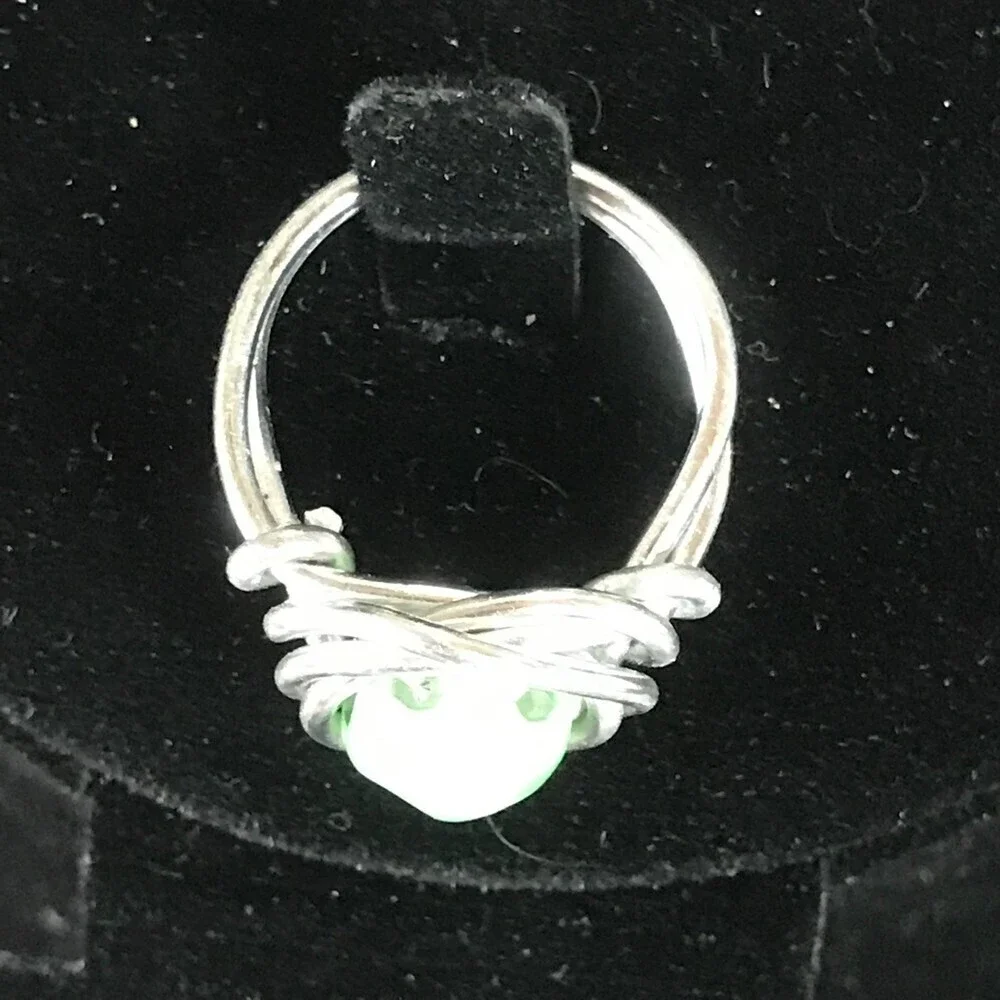 Handmade Green Bead and Wire Fashion Ring Size 7 - Picture 2 of 5
